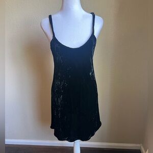 PRAIRIE ROSE VINTAGE black mini velvet slip dress | 8